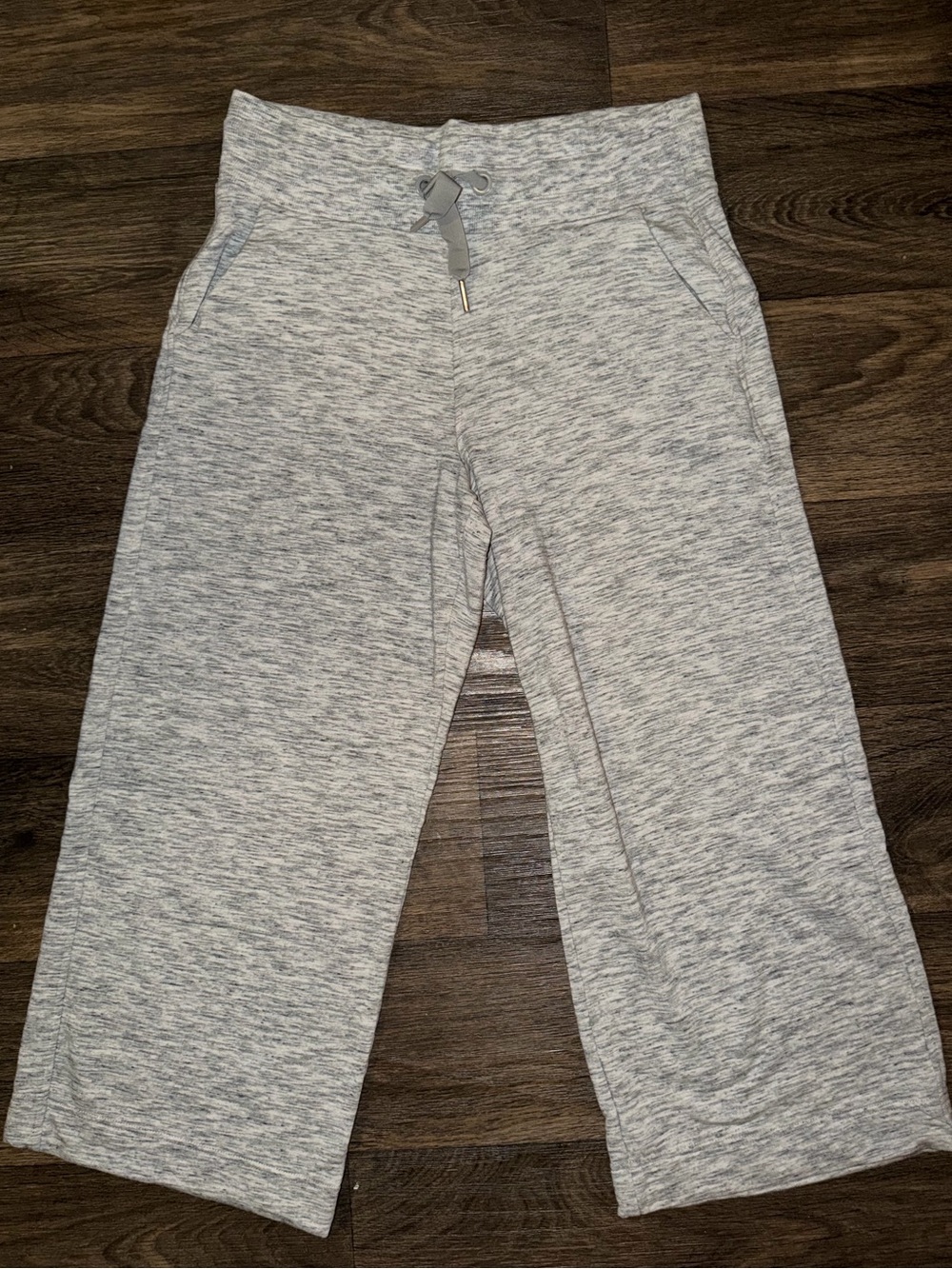 Athleta Heather Gray Women’s Size Medium Balance Wide Leg Crop 3/4” SweatPants